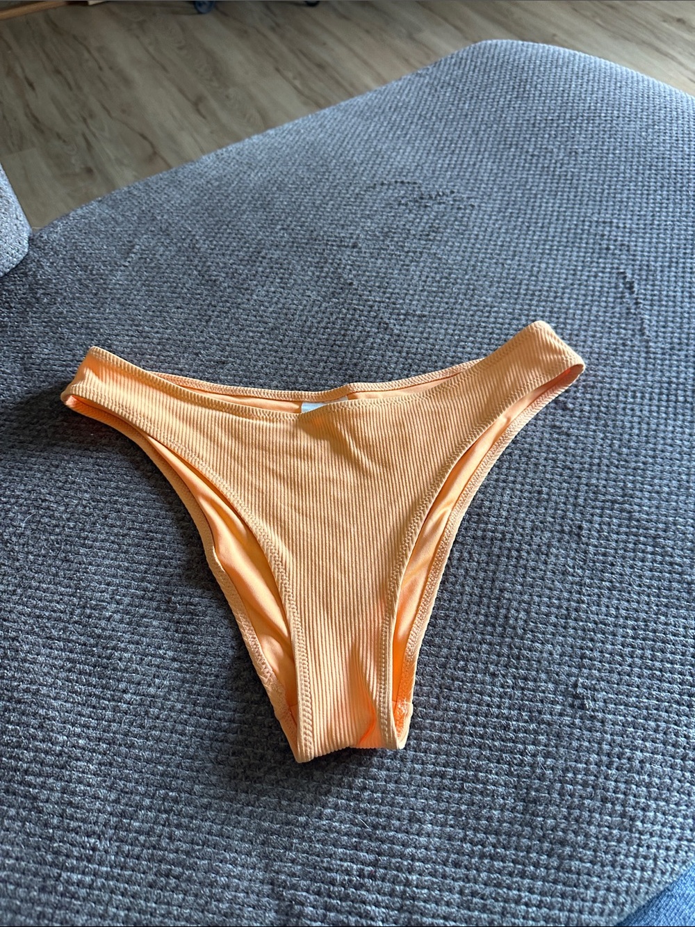 H&M Ribbed Orange Bikini Bottoms, never worn size 10